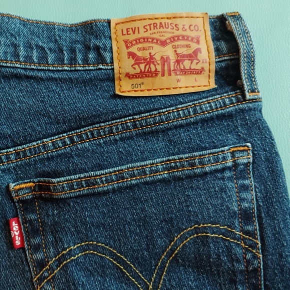 Levi's®501® Original Fit High Rise Women's Shorts - Picture 7 of 8